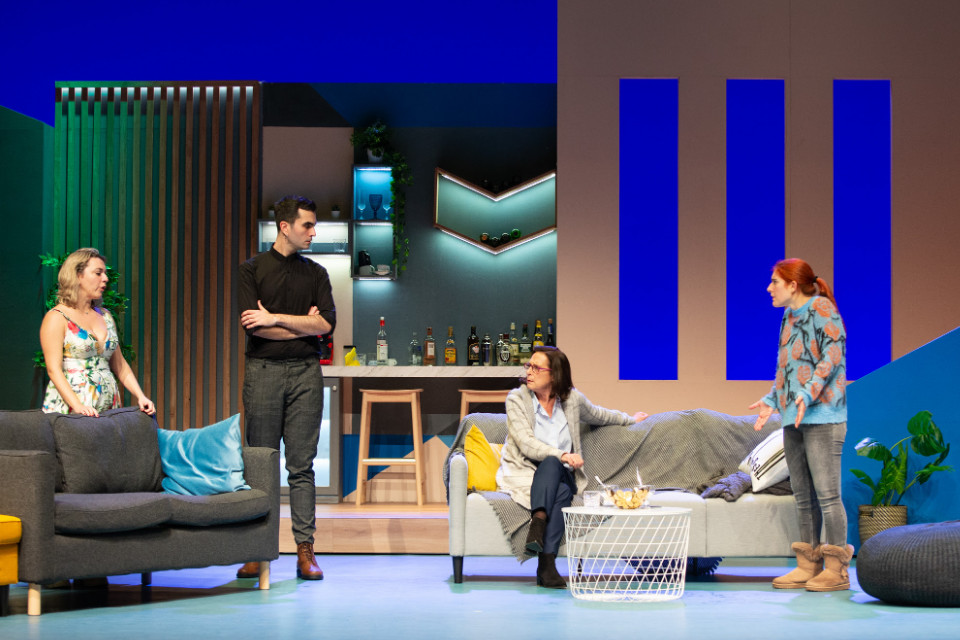 ''Όποιος θέλει να χωρίσει να σηκώσει το χέρι του'' του Γιώργου Καπουτζίδη στη Μονή Λαζαριστών - 2ος Χρόνος - Εικόνα 1